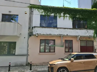 casa batraneasca vanzare cumparare Sector 2 Bucuresti fatada